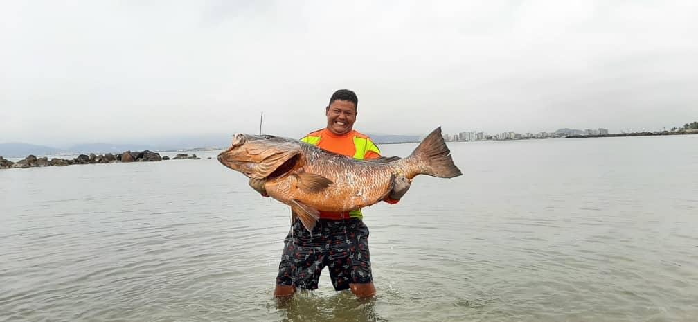 Joven de Lechería pescó pargo de 40&nbsp;kilos