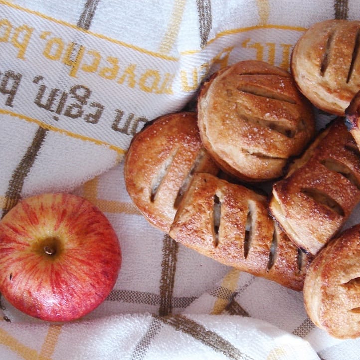 Caraqueña emprende junto a su esposo con postres de&nbsp;manzana⠀