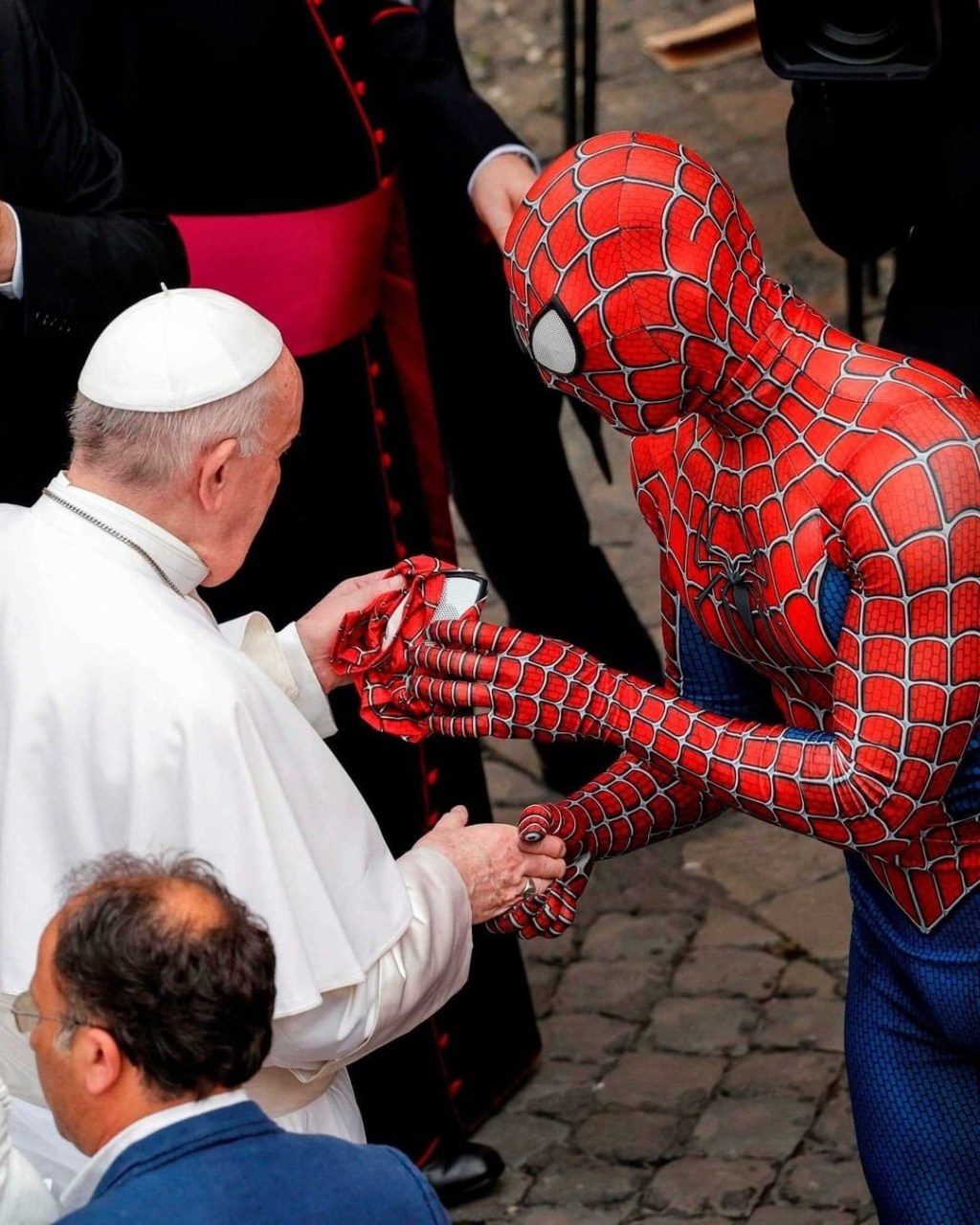 Se viralizan imágenes del Papa Francisco con el hombre&nbsp;araña