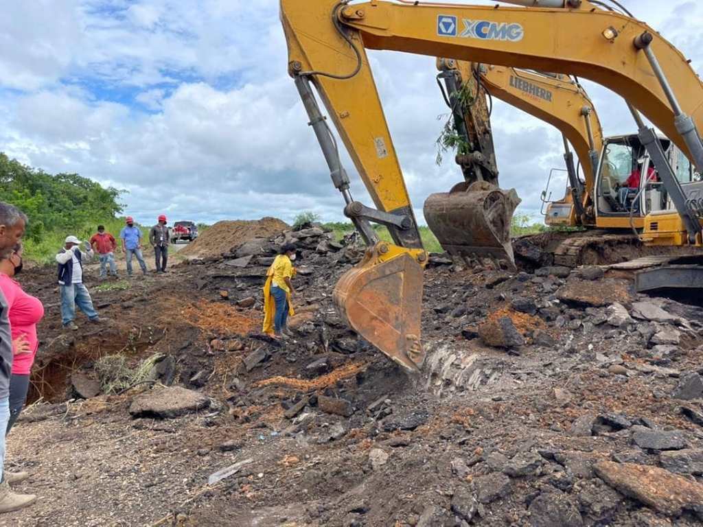 De seis alcantarillas colapsadas, sustituyen tres en la vía Barcelona-San&nbsp;Miguel