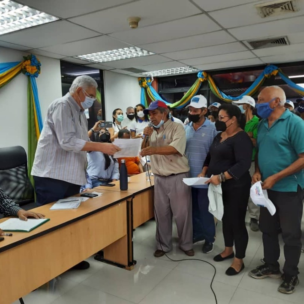 Gobernador de Anzoátegui estuvo en reunión con dirigentes&nbsp;vecinales