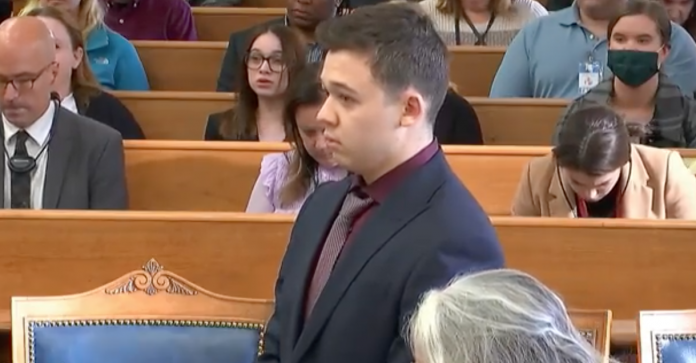 Absuelto Kyle Rittenhouse, joven que mató a dos personas durante disturbios en EE&nbsp;UU