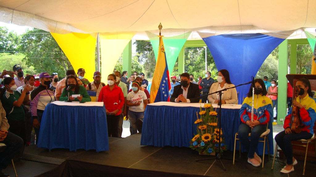 Juramentados en Anzoátegui 10 diputados oficialistas, 2 de la MUD y 2 de la Alianza&nbsp;Democrática