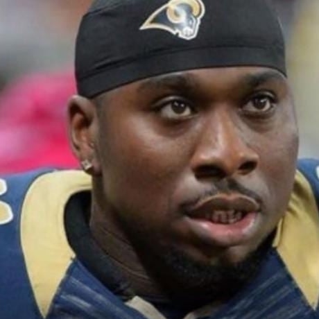 Detenido exjugador de fútbol americano por agredir a la madre de su&nbsp;hijo