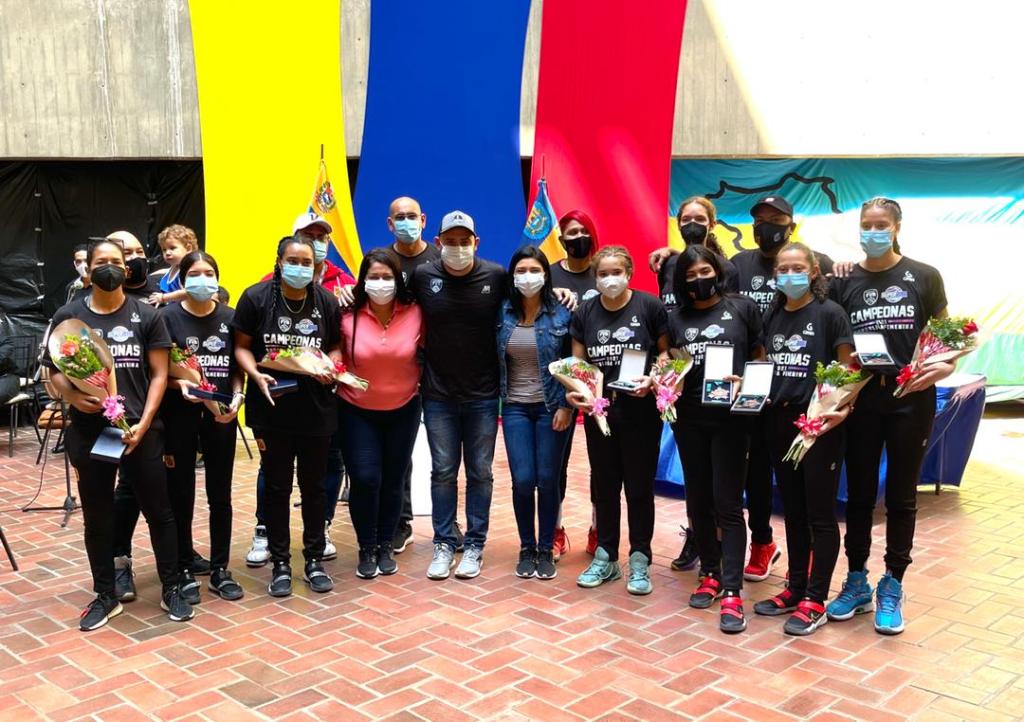 Gobernador de Anzoátegui condecoró a campeonas de la Superliga de&nbsp;Baloncesto