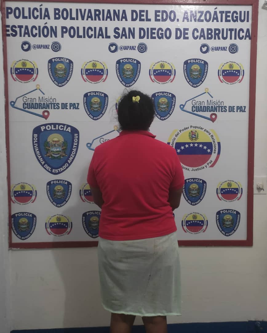 Detienen a mujer que encadenó a su hijo de 10 años para que no saliera de su&nbsp;casa