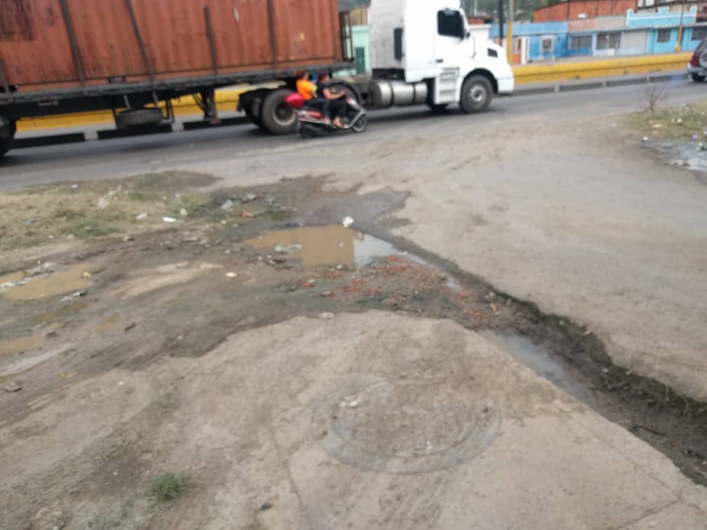 “En cada acceso hay un hueco y si no es así, hay&nbsp;basura”