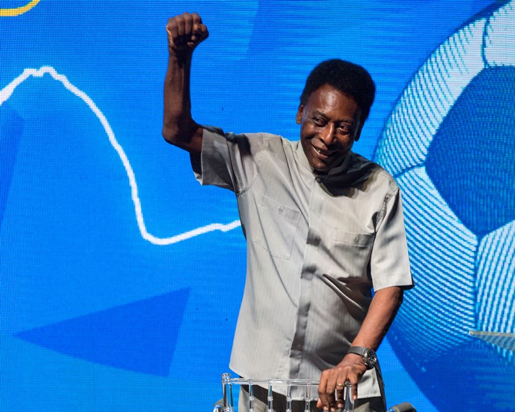 Dan de alta a&nbsp;Pelé