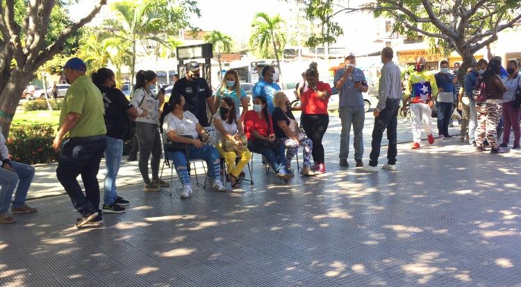 En la Plaza Bolívar de Puerto La Cruz recolectan firmas para el&nbsp;revocatorio