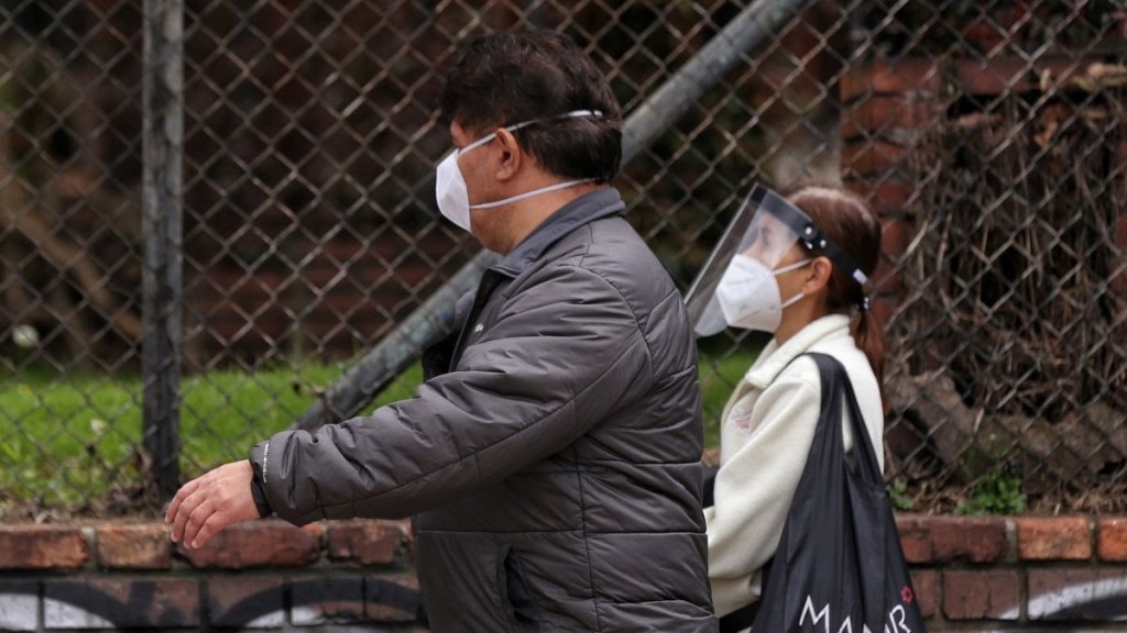 Colombia levanta el uso obligatorio de tapabocas en espacios&nbsp;abiertos