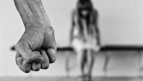 Hombre se disfraza de mujer y quema con un líquido a su&nbsp;expareja