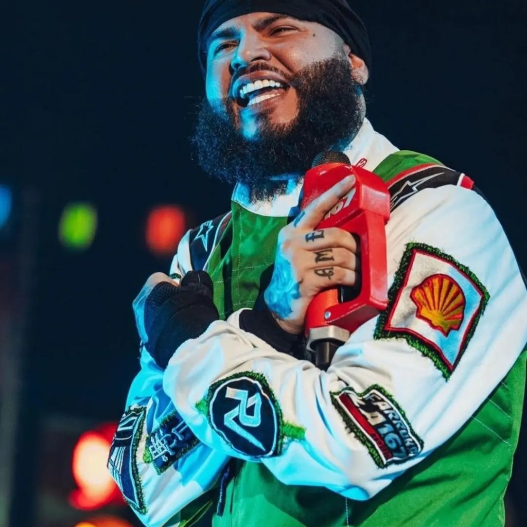 Farruko predica en pleno concierto y pide perdón por canción&nbsp;«Pepas»