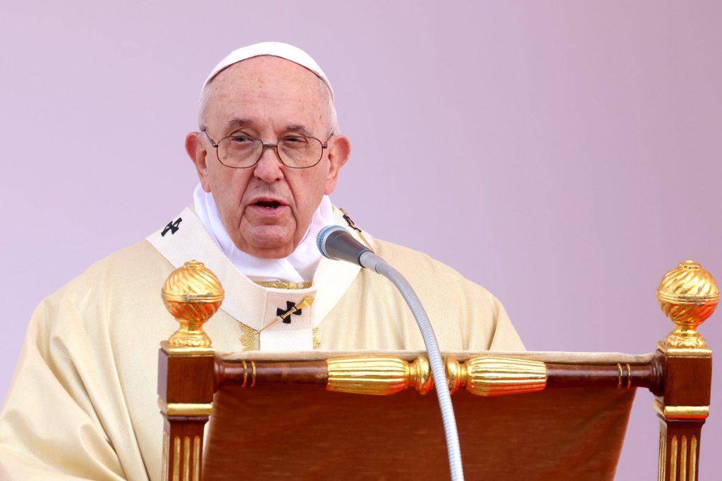 Francisco pidió que cese «esta monstruosidad de&nbsp;guerra