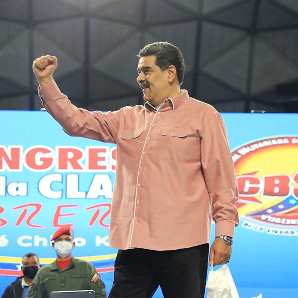 Maduro anuncia aumento de salario a medio&nbsp;petro
