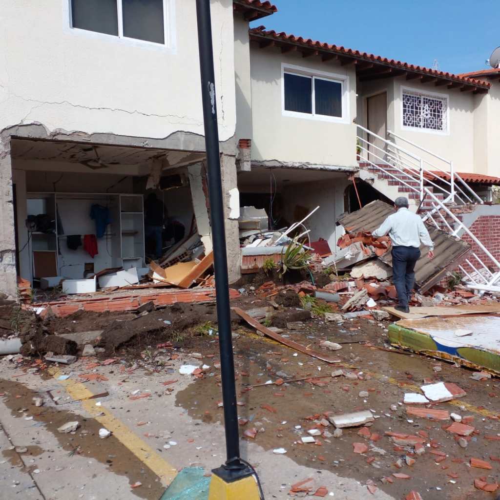 Explosión en vivienda deja dos heridos en&nbsp;Barcelona