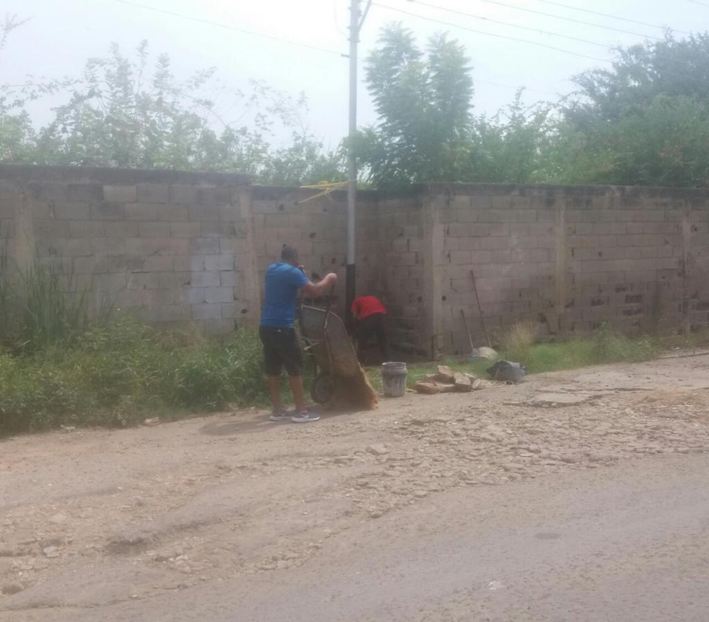 En Las Villas Olímpicas piden apoyo de autoridades para culminar reparación de&nbsp;postes