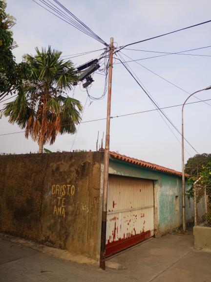 Desde hace 6 meses esperab por reparación de Cabtv en la calle 11 de&nbsp;Chuparín