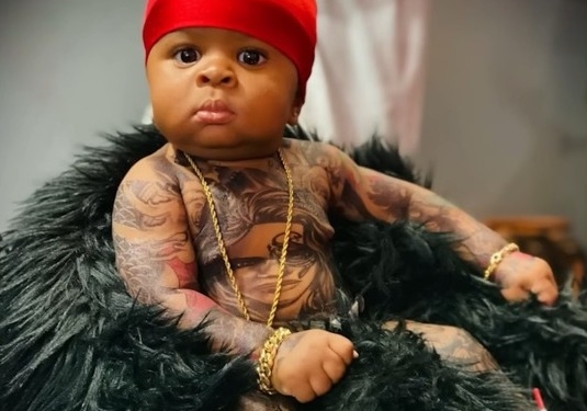 Mujer es acusada de mala madre por subir fotos de su bebé con&nbsp;tatuajes