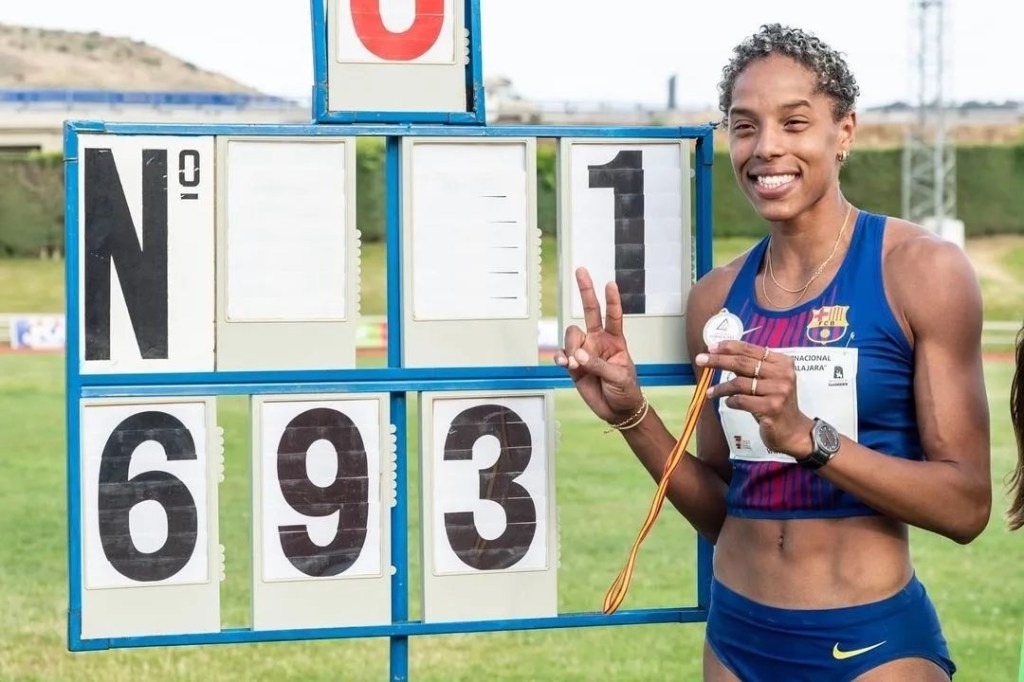 Yulimar Rojas muestra con orgullo su récord nacional y tiene fija su próxima meta en el&nbsp;Mundial