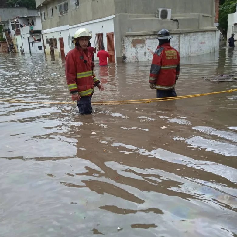 Río Guaire se desborda tras fuertes lluvias&nbsp;[Fotos]