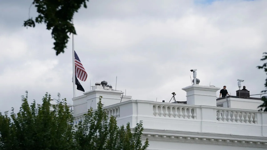 La Casa Blanca ondea sus banderas a media asta por fallecimiento de Isabel&nbsp;II
