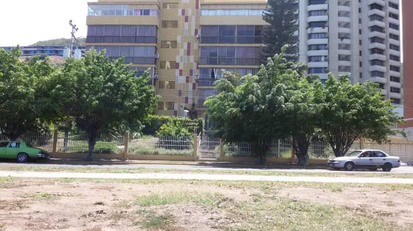 Habitantes del sector Latinia de Puerto La Cruz piden solventar fallas en el suministro de&nbsp;agua