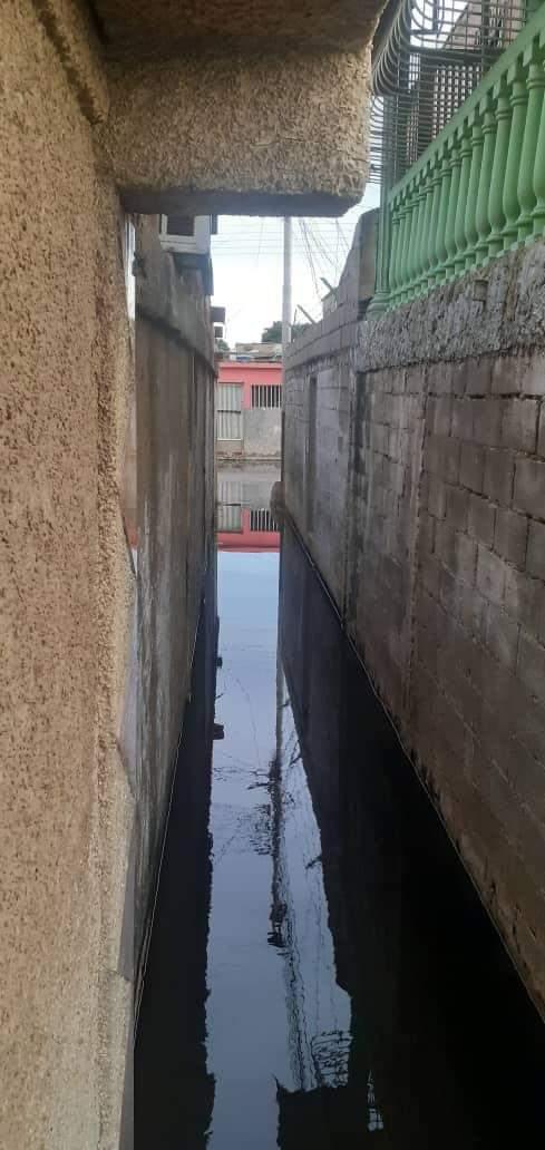 «Hay que hacer maromas para salir de las casas por las aguas&nbsp;negras»