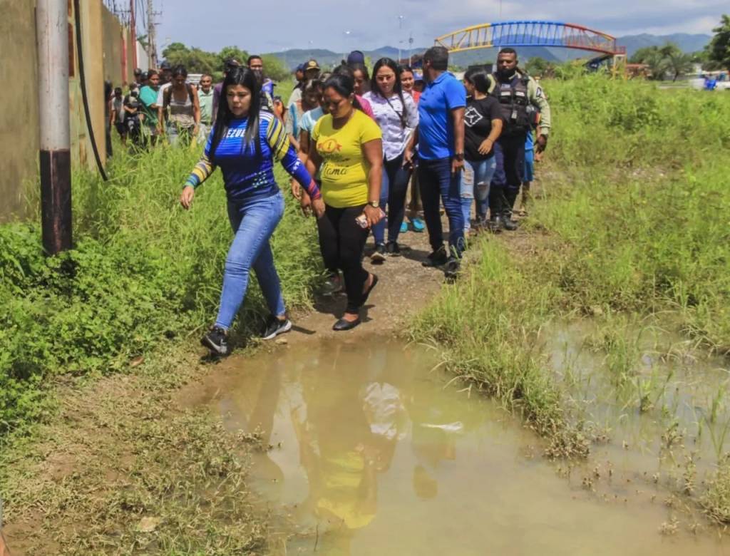 Alcaldesa Sugey Herrera atendió sectores afectados por las lluvias en&nbsp;Barcelona