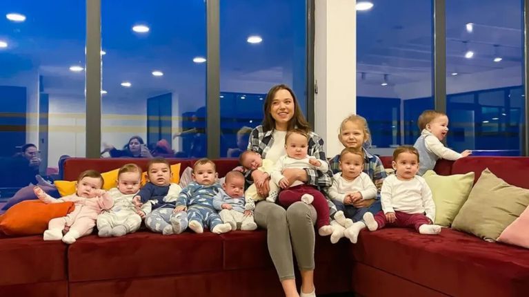 Tiene 25 años, es mamá de 22 bebés y quiere superar un increíble récord: “Quiero en total 100&nbsp;hijos”