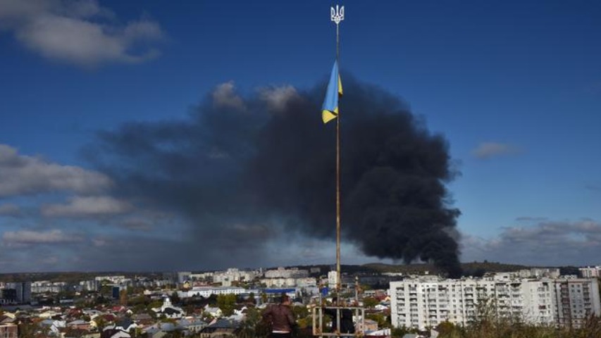Leópolis reporta nuevas explosiones y ataque con&nbsp;misil