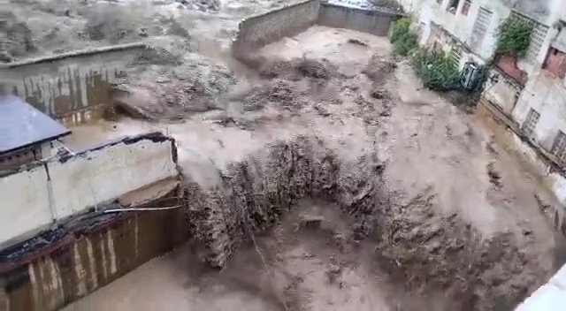 Río El cojo se desbordó en La&nbsp;Guaira