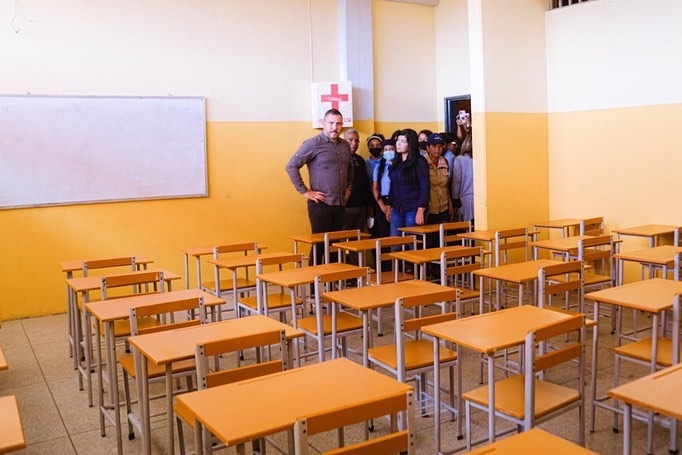 Gobernación entrega pupitres al Liceo Razetti de Boyacá&nbsp;V