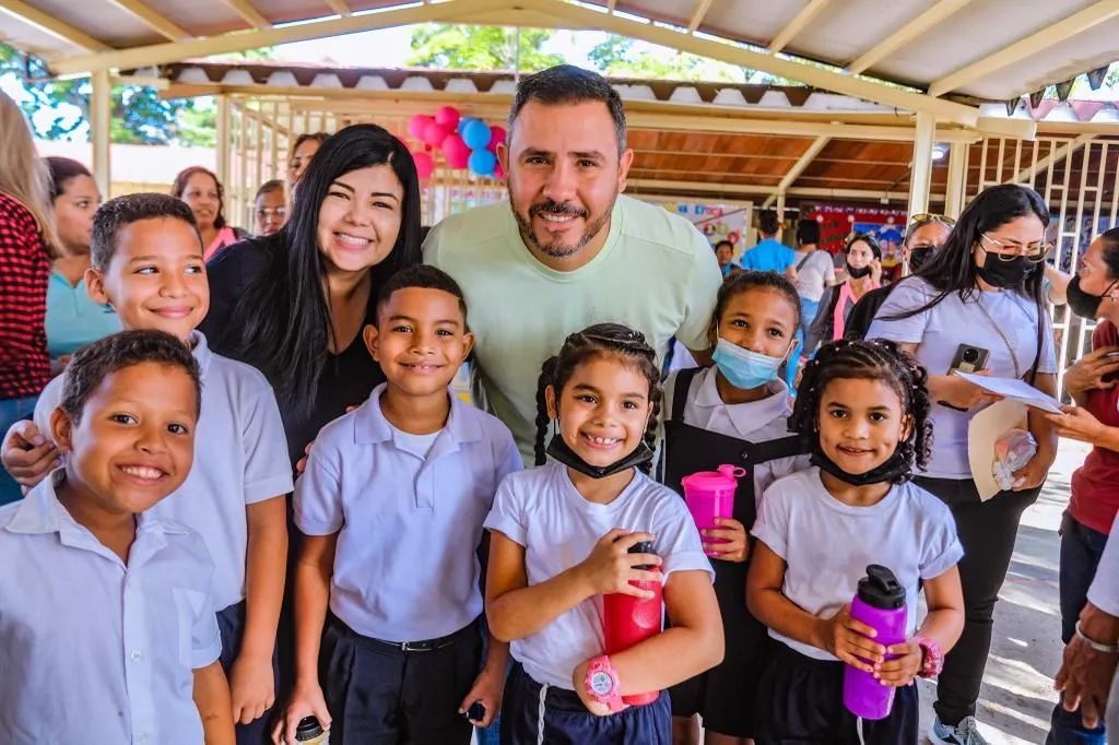 Gobernador entregó tres nuevas unidades educativas recuperadas en&nbsp;Barcelona