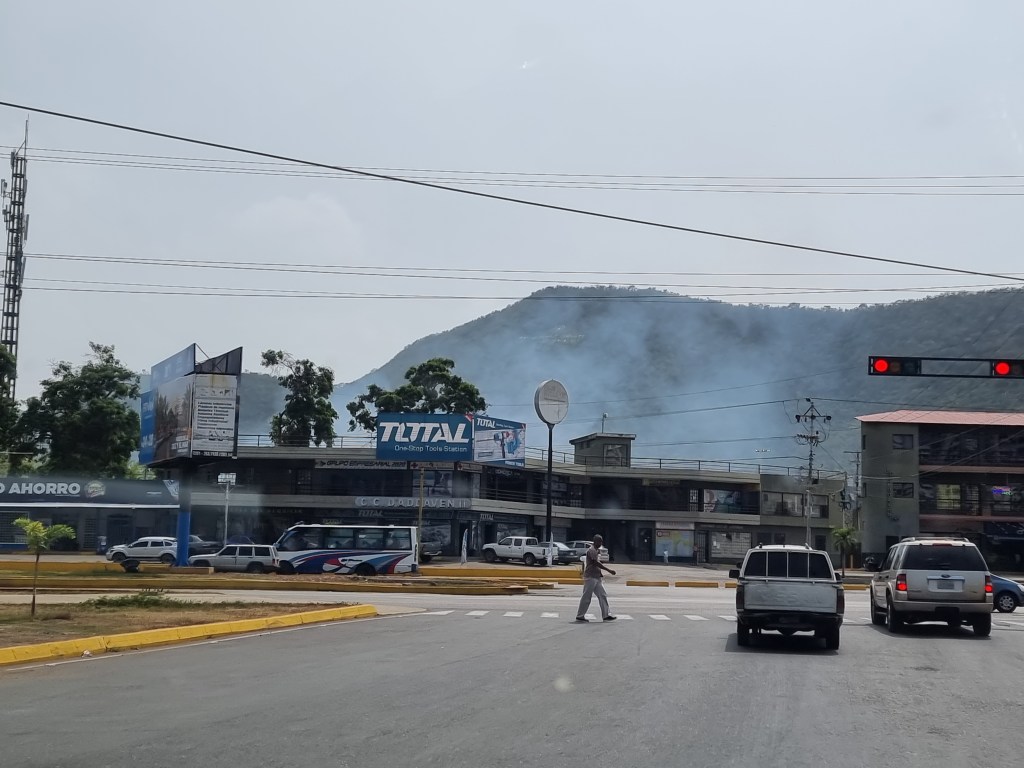 Reportan un incendio de vegetación en Polideportivo Simón Bolívar de&nbsp;Barcelona