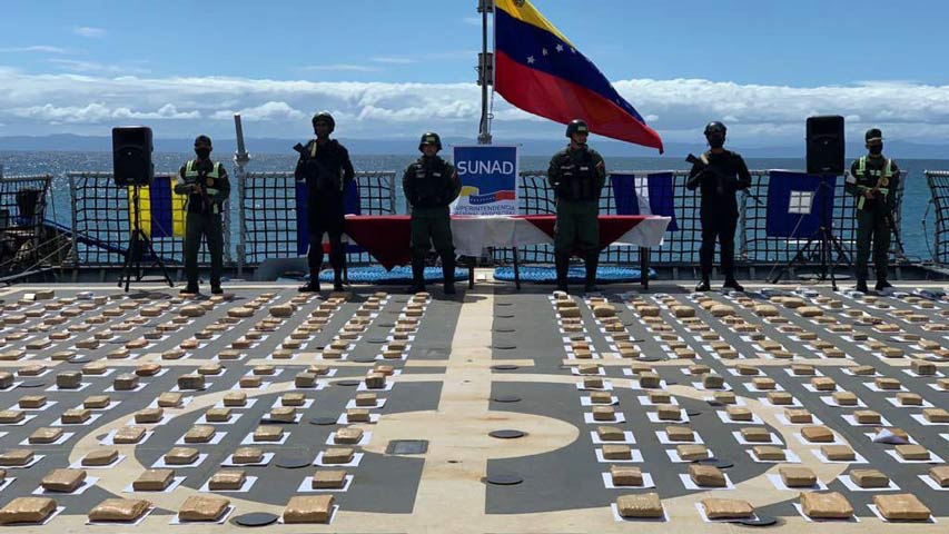 Interceptan  embarcación con más de 300 kilos de marihuana en aguas&nbsp;internacionales