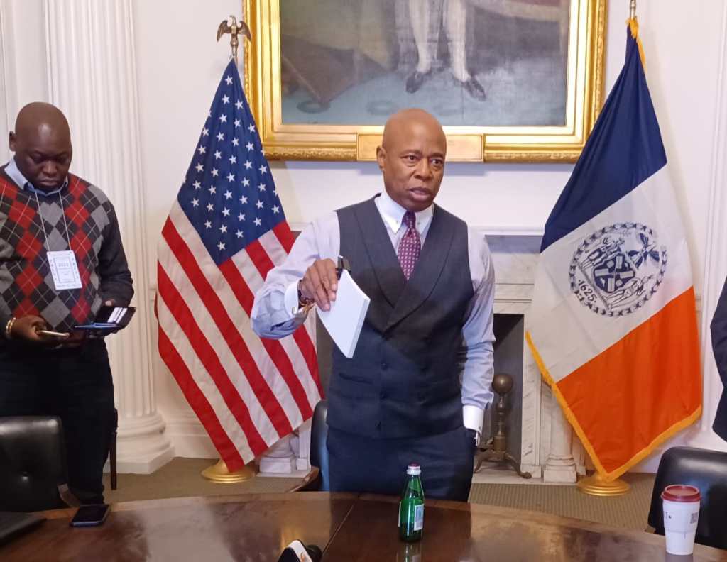 Alcalde de NY pide auxilio ante arribo de más inmigrantes: la mayoría&nbsp;venezolanos