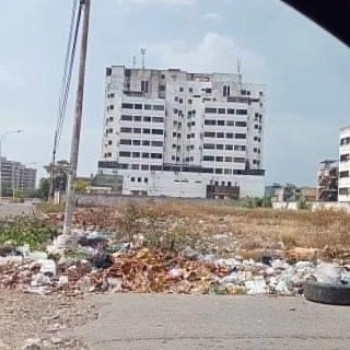 Piden limpiar «basurero» en la avenida Bermúdez de&nbsp;Barcelona