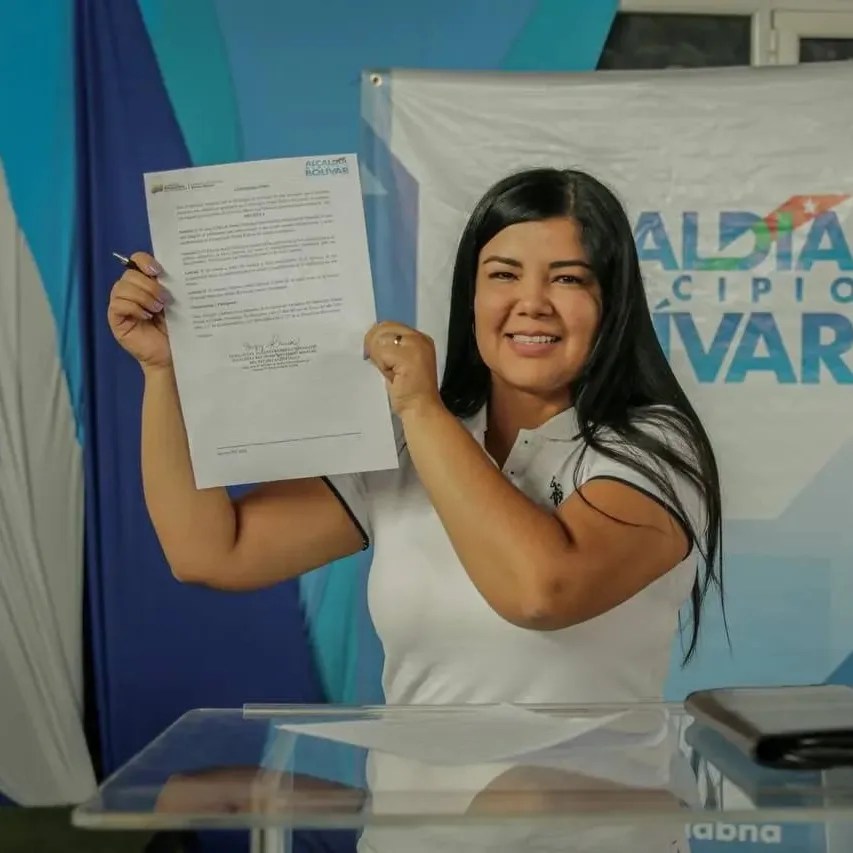 Alcaldesa otorgó becas a 150&nbsp;bachilleres