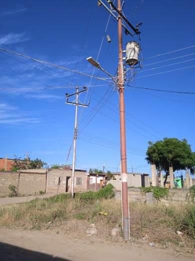 Más de 48 horas sin luz tienen en Brisas de El Morro en&nbsp;Barcelona
