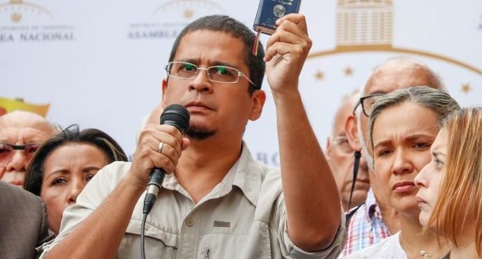 Nicmer Evans se retira de la primaria opositora: «No vamos a lavarle la cara a&nbsp;corruptos”