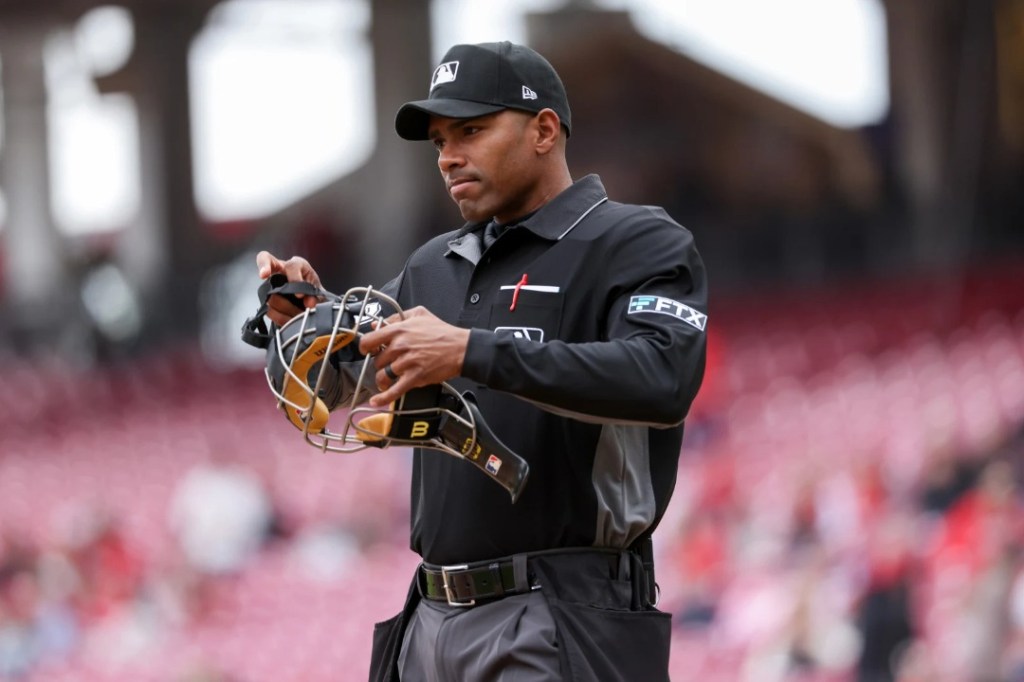 Arbitro venezolano Edwin Moscoso es promovido a tiempo completo en Grandes&nbsp;Ligas