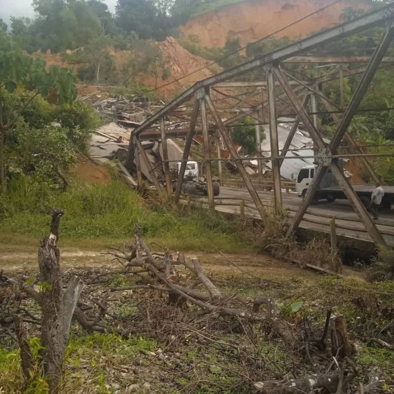 Una niña y su padre murieron tras deslave que derrumbó un puente en&nbsp;Mérida