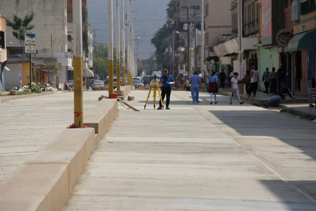 En marzo culminarán obras de recuperación de la avenida Caracas en&nbsp;Barcelona