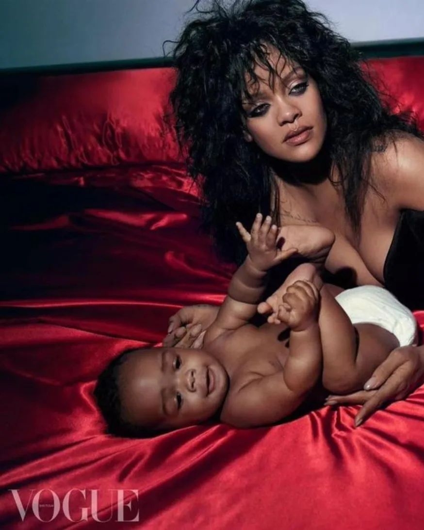 Rihanna muestra por primera vez a su bebé en una sesión de fotos para la revista&nbsp;Vogue