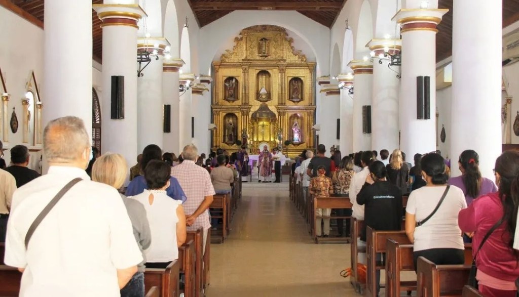 Realizan misa del miércoles de ceniza en la Catedral de&nbsp;Barcelona