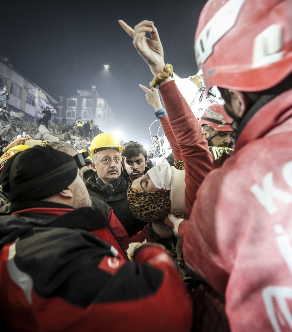 ¡Milagro en la hora 209!Marido y mujer rescatados vivos de los escombros tras terremoto en&nbsp;Turquía
