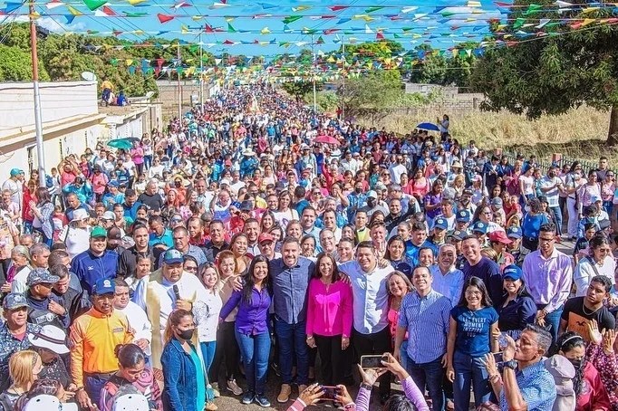 Una multitud acompañó a la Virgen de la Candelaria durante la&nbsp;procesión