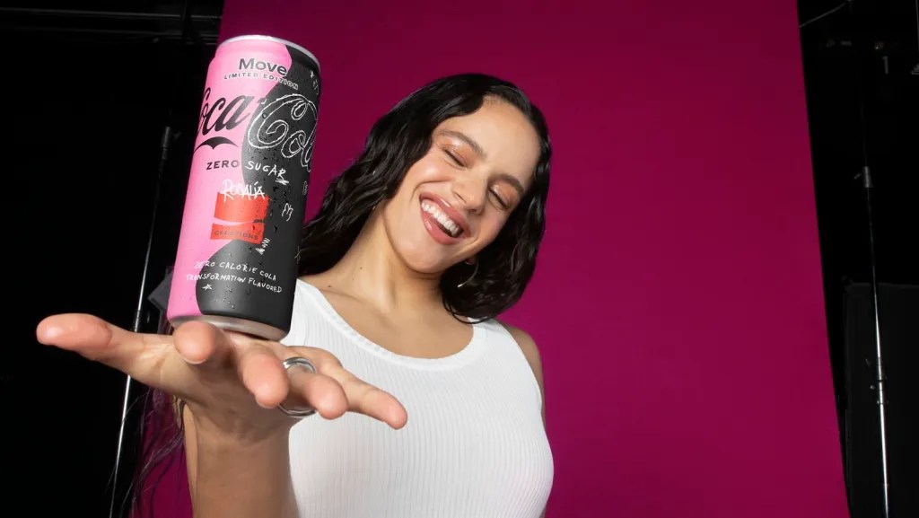 Coca-Cola se asocia con Rosalía para su nueva bebida de edición&nbsp;limitada