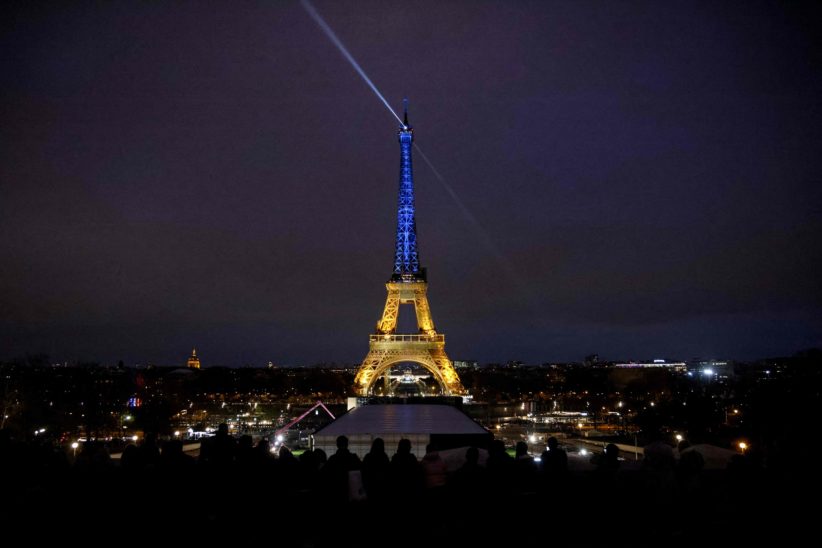 Torre Eiffel se iluminó con colores de la bandera de&nbsp;Ucrania