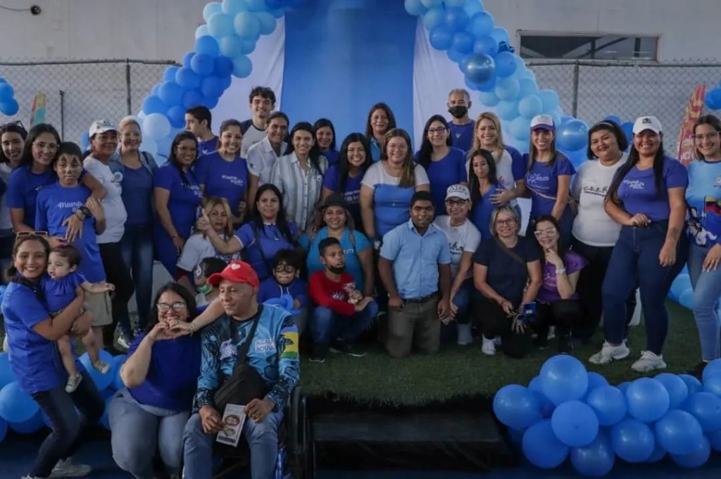 Barcelona se viste de azul y asume compromisos por los niños del espectro&nbsp;autista